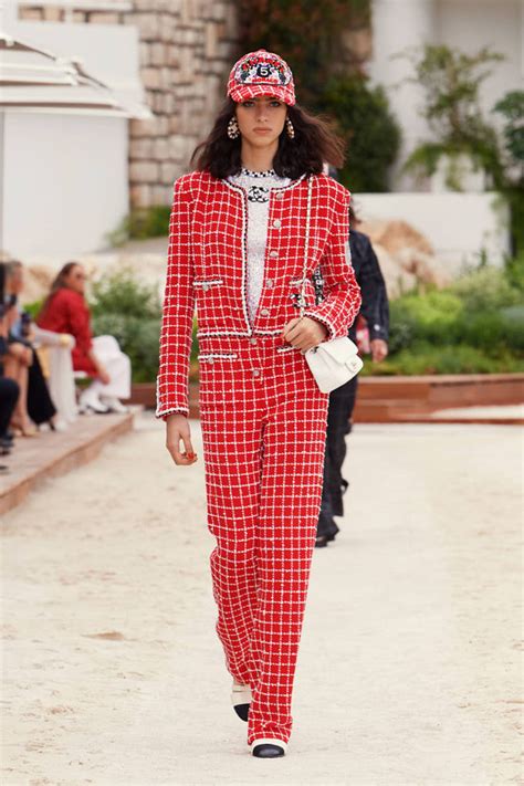 chanel collection croisiere|Vogue’s best looks from the Chanel cruise 2025 show .